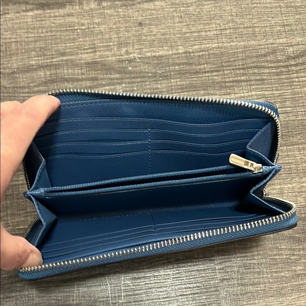 MINT Coach Blue Leather Wallet - Picture 2 of 3